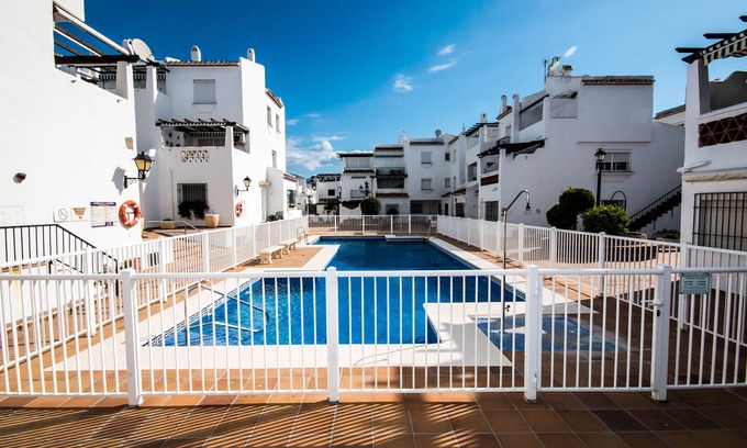 Castillo de Sabinillas Apartment | Beachfront apartment next to Duquesa port