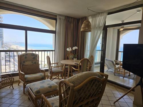 Tel Aviv Promenade Apartment | Beachfront Apartment Ocean Views