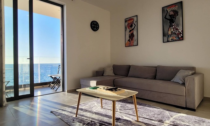 Qafe e Gjashtes Apartment | Beachfront Apartments with Stunning Sea View and Private Balcony.