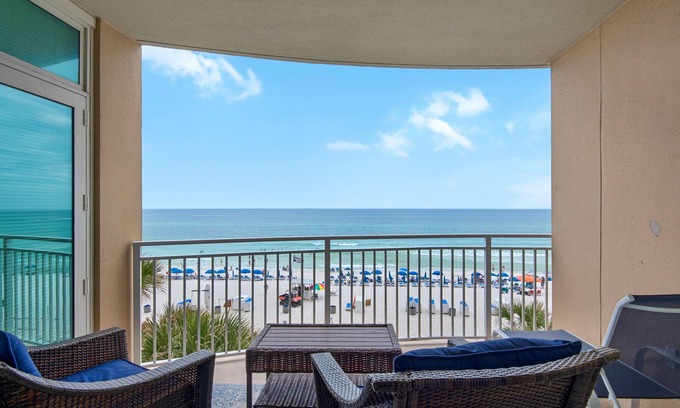 Panama City Beach Condo | ☀️BeachFRONT-Balcony-Free Beach Service-Change of Pace☀️