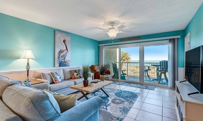 Fernandina Beach Condo | Beachfront Beauty: Condo with Pier Access!