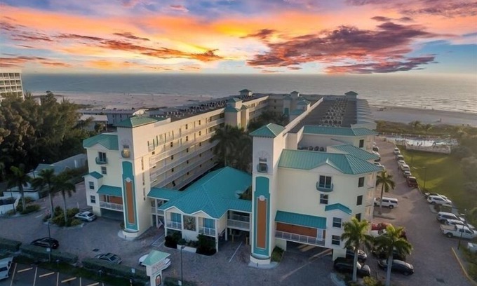 Treasure Island House | Beachfront Beauty at Sunset Vistas