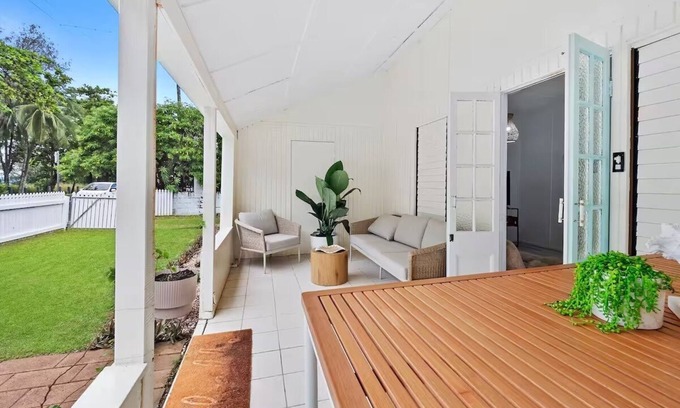 Yorkeys Knob House | Beachfront Bliss with Private Spa – Relax & Rejuvenate