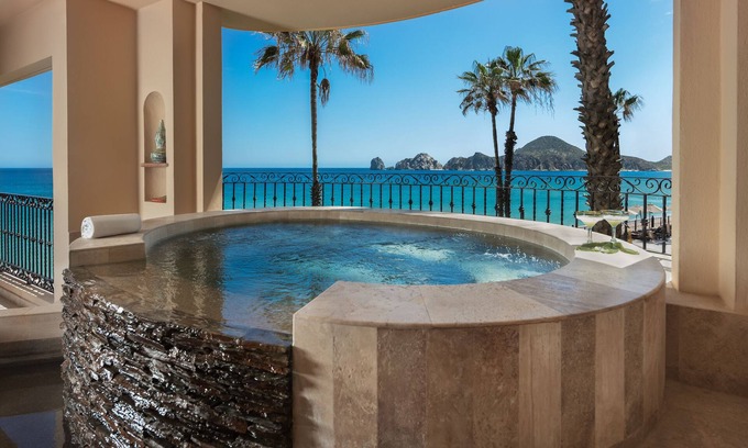 Los Cabos Condo | Beachfront Bliss: Unwind in your Private Hot Tub with the Waves rolling in!