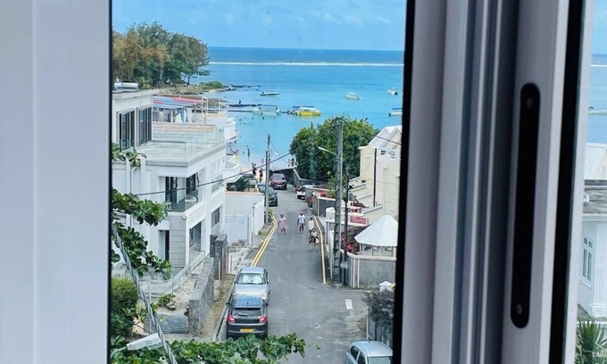 Blue Bay Apartment | Beachfront Bliss: Stunning Sea View Apartment