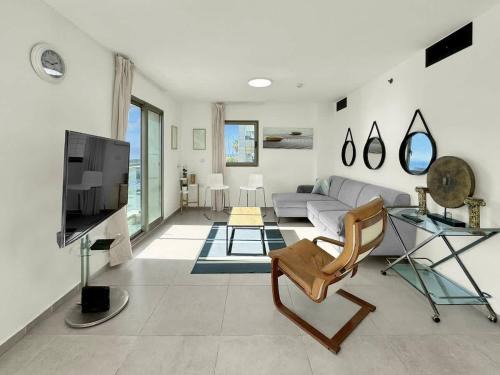 Herzliya Pituach Apartment | Beachfront Blue Laguna Stay