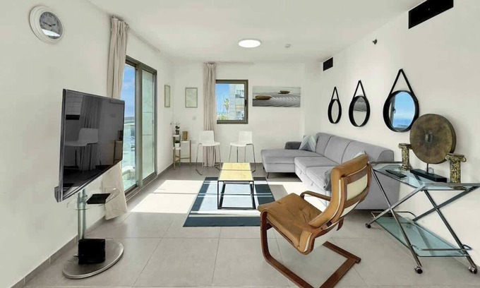 Herzliya Pituach Apartment | Beachfront Blue Laguna Stay