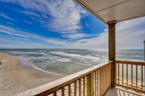 Sneads Ferry House | Beachfront Bungalow 301