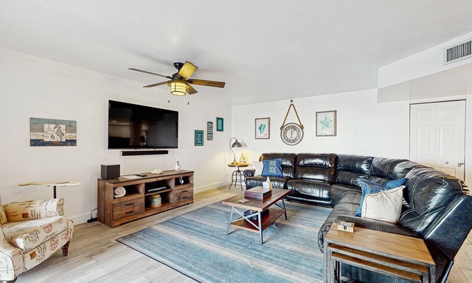 Indian Rocks Beach Condo | Beachfront condo with pool, tennis court & AC - dog-friendly