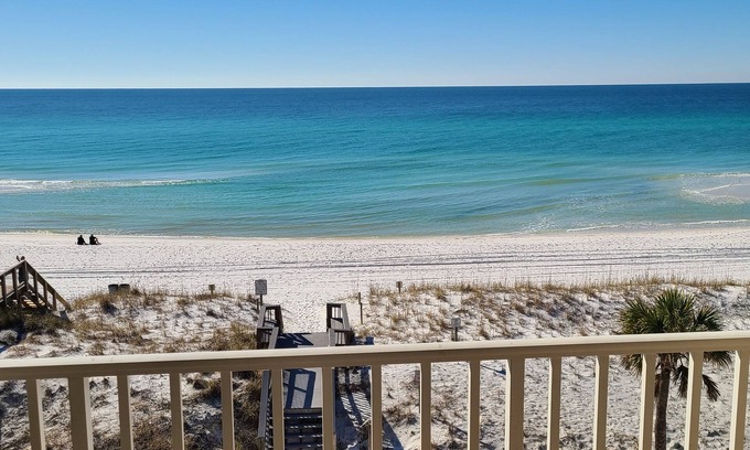 Fort Walton Beach Condo | Beachfront condo - 2 bd, 2 ba with a loft just steps away from the sand