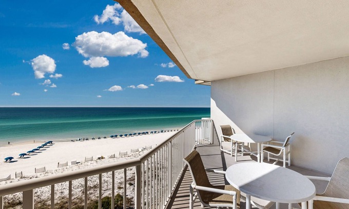 Fort Walton Beach Condo | Beachfront condo with beach chairs & umbrella, pool