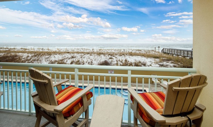 Fort Walton Beach Condo | Beachfront condo with pool, hot tub, gym, & AC - snowbird-friendly