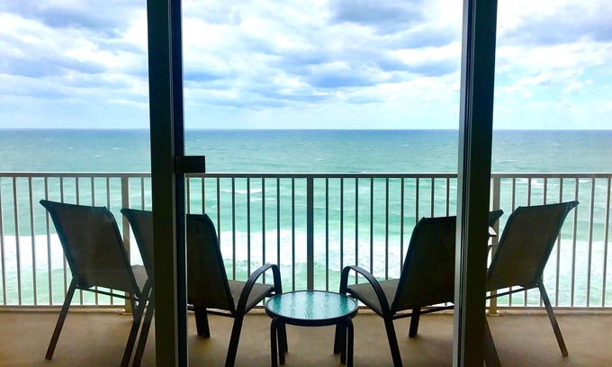 Panama City Beach Condo | Beachfront Condo. Great Amenities - 1 mile to Pier Park - book for Fall