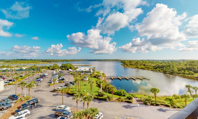 Sunnyside Condo | Beachfront condo in gated resort with pools, lake access, fast WiFi & patio