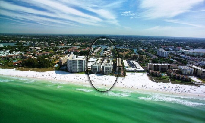 Siesta Key Condo | Beachfront Condo - 2-Bedroom - Luxury - Directly on Crescent Beach
