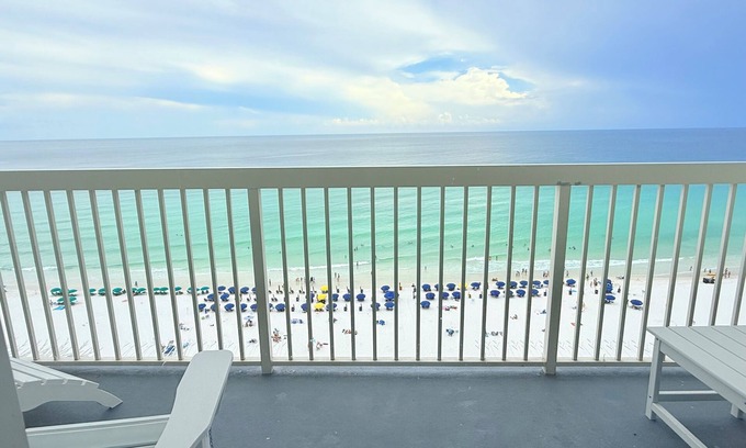 Destin Condo | Beachfront Condo, 3 Pools & Gulf view, Gym, Tennis, Pickleball ball, Tiki Hut