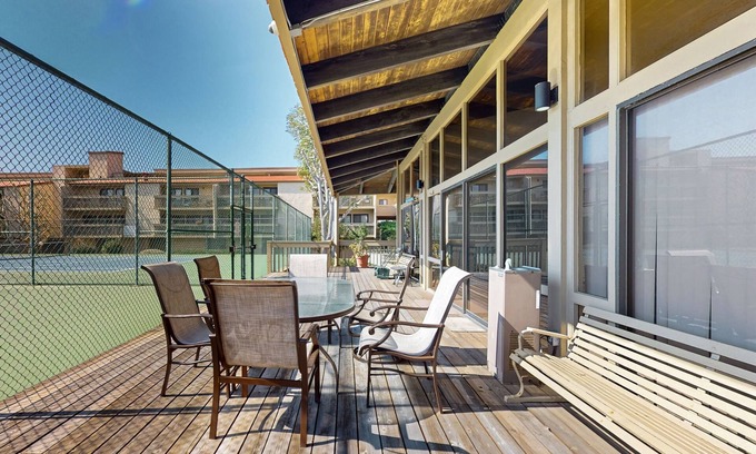 Solana Beach Condo | Beachfront condo at Solana Beach & Tennis Club, shared pool & hot tub