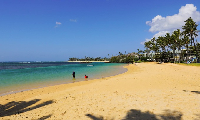 Kahala Condo | Beachfront Condo! Beautiful Beach!