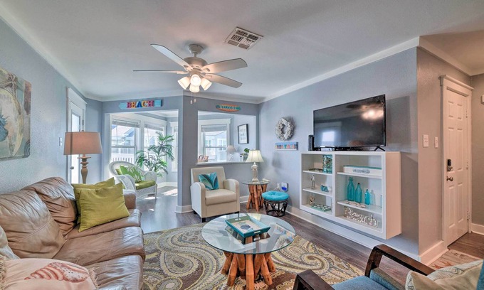 Port Aransas Condo | Beachfront Condo in Port Aransas: Pets Stay Free