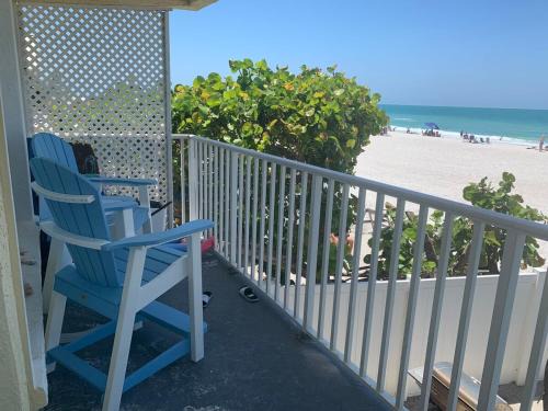 Bradenton Beach Apartment | Beachfront condo w hot tub Anna Maria Island