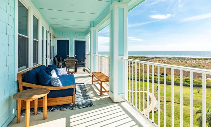 Red Fish Cove Condo | Beachfront Condo w/Pt West Amenities incl. POOL, hot tubs, walking & bike paths