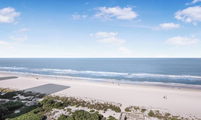 Marco Island Condo | Beachfront condo w/views, pools & pickleball