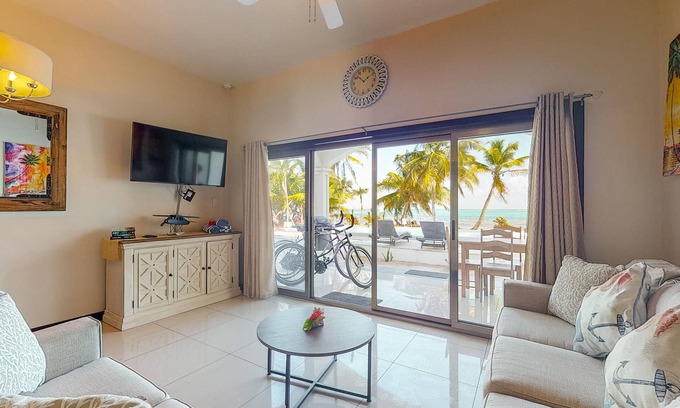 San Pedro Condo | Beachfront condo with pool, amazing ocean view, & W/D - near restaurants