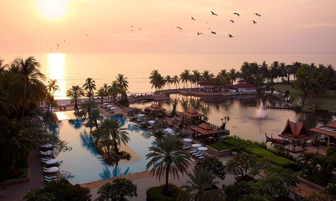 Hua Hin Apartment | Beachfront condo with full sea view and the facilities of a 5-star resort