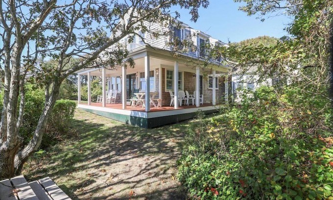Hyannis House | Beachfront Days, Hyannis Nights! RPAM023