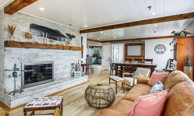 Barnstable County Condo | Beachfront Dennis Condo w/Patio, Dogs Welcome