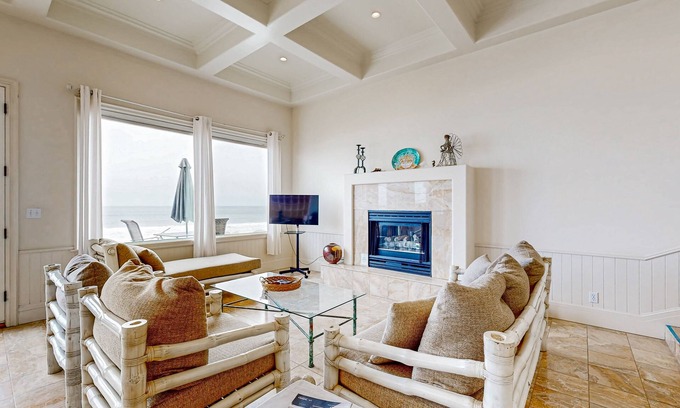Mussel Shoals House | Beachfront dream home with balcony, patio & direct beach access