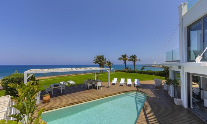 Pernera Villa | Beachfront Dream Villa