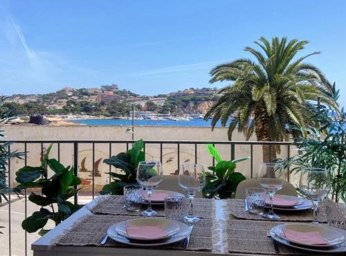 Sant Feliu de Guixols Apartment | Beachfront, Sea views, Terrace and Parking!