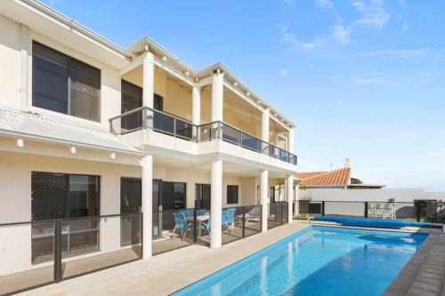 Halls Head House | Beachfront Escape Private Pool and Beach Access