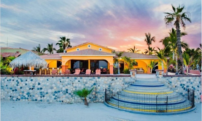 Los Barriles House | Beachfront Estate Sleeps 12! Walk everywhere in Los Barriles with pool & spa