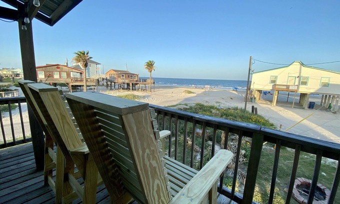 Surfside Beach House | Beachfront fun! - Amazing location with beach views, mid week discounts !