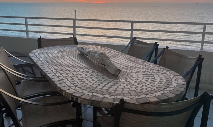 Marco Island Condo | BEACHFRONT GEM with 3 king beds,3 baths,a den,spacious living room,large lanai!