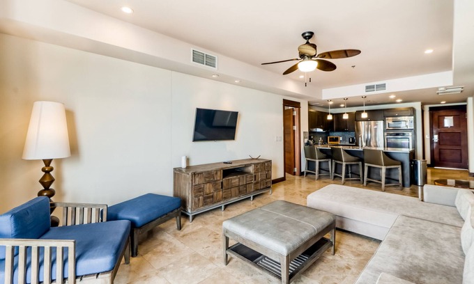 Barrio Los Faroles Condo | Beachfront getaway with pool, ocean view & beach access
