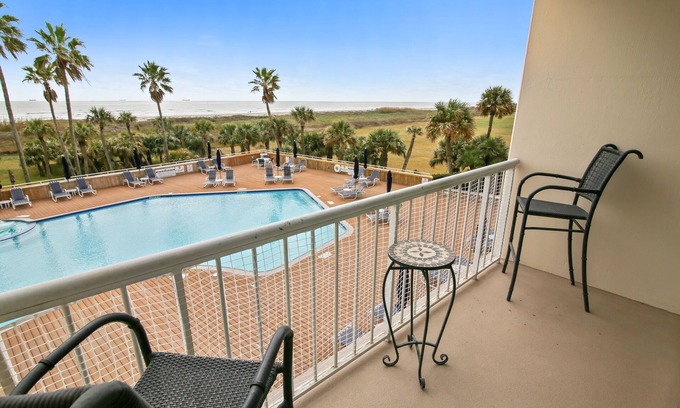 Galveston Condo | Beachfront Hideaway | Water Views, Pool