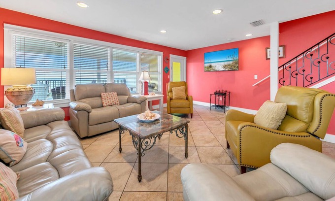 Sunnyside House | BeachFRONT Home~Gulf Front Deck~Amazing Views~4BR Hanging Out