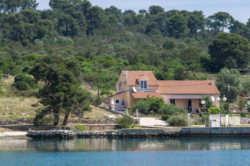 Molat House | Beachfront Holiday House Zita