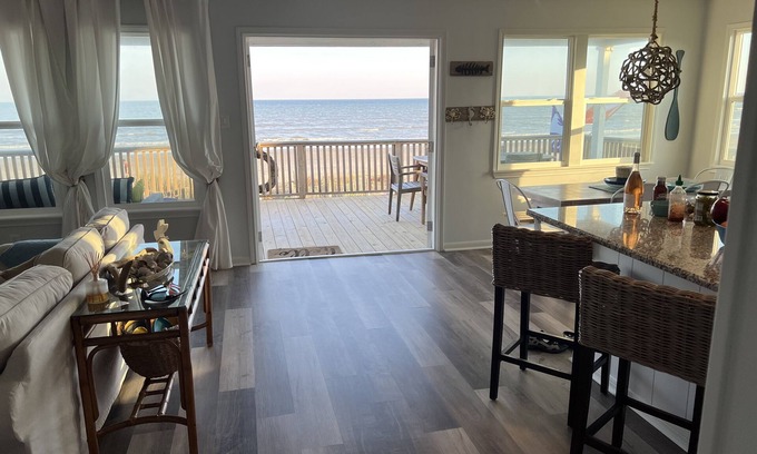 Bermuda Beach House | Beachfront Home! Come enjoy end of summer beachfront vacation!