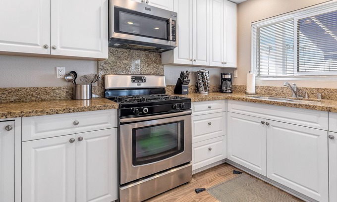 Balboa Peninsula Condo | Beachfront Home w/Private Waterfront Patio, Gas Grill, Outdoor Dining Area, View