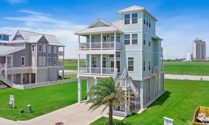 Galveston House | Beachfront Home with Breathtaking Views