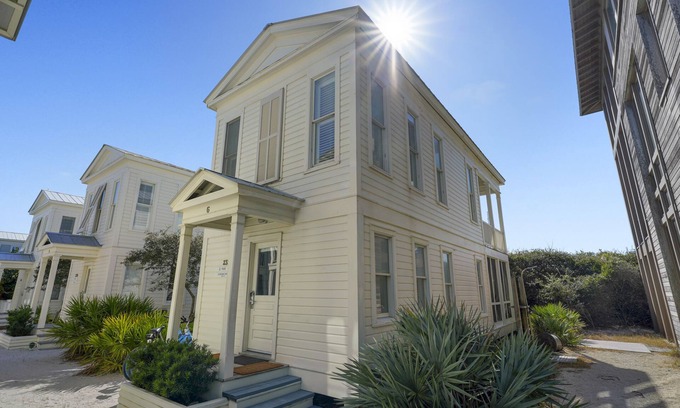 Seaside House | Beachfront Honeymoon Cottage in Seaside, Amazing Gulf Views + 2 Adult Bikes!