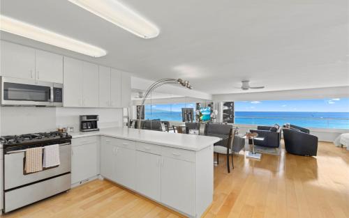 Diamond Head - Kapahulu - St. Louis Apartment | Beachfront Honolulu Condo ,Ocean View, High Floor, Quiet, Colony Surf 1202