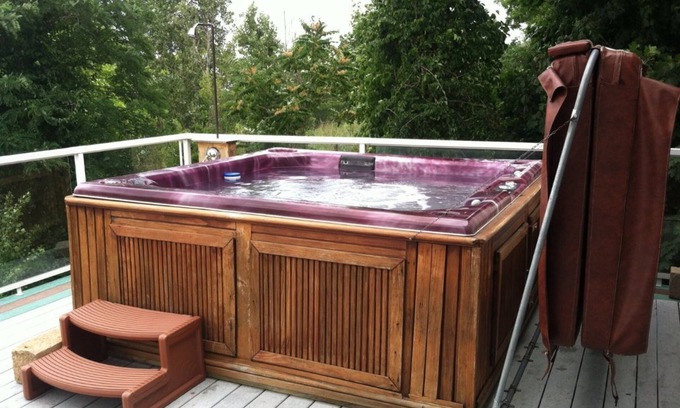 Michigan City Apartment | BEACHFRONT/HOTTUB/STEAM ROOM/GAME ROOM/JACUZZI/PETS/MASSAGE CHAIR/KAYAKS/BIKES
