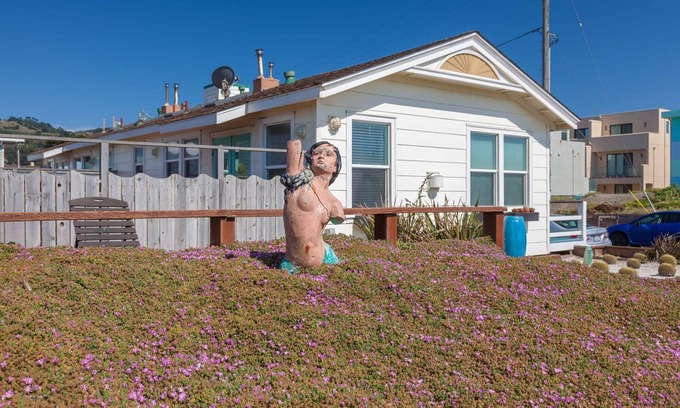 Sharp Park House | Beachfront House near SF w/Parking (1)