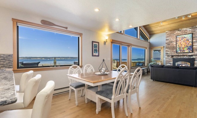 Bells Beach House | Beachfront I Whale Watch I SUP I Dogs Ok