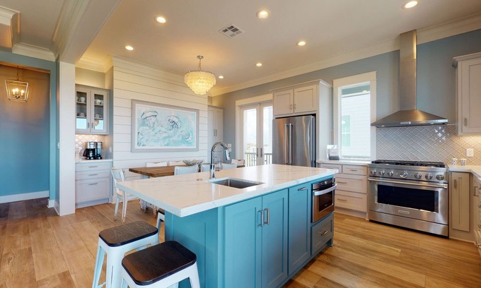 Crystal Beach House | Beachfront in Crystal Beach! Beautiful views! Game room!